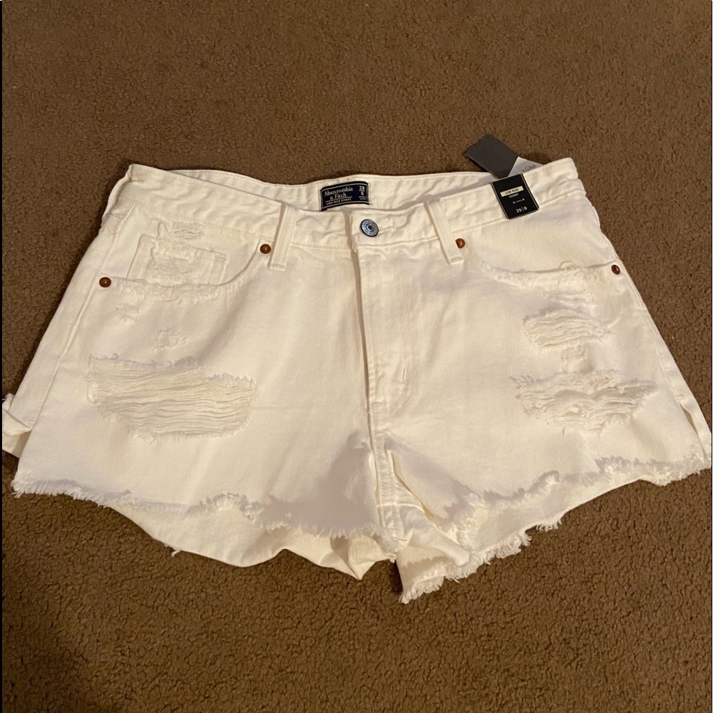 New with Tags Size 29 (8) White Low Rise Jean Short